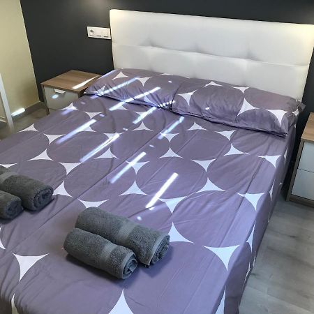 Cerdanyola Centro Apartment เซร์ดันโยลา เดล บาเยส ภายนอก รูปภาพ