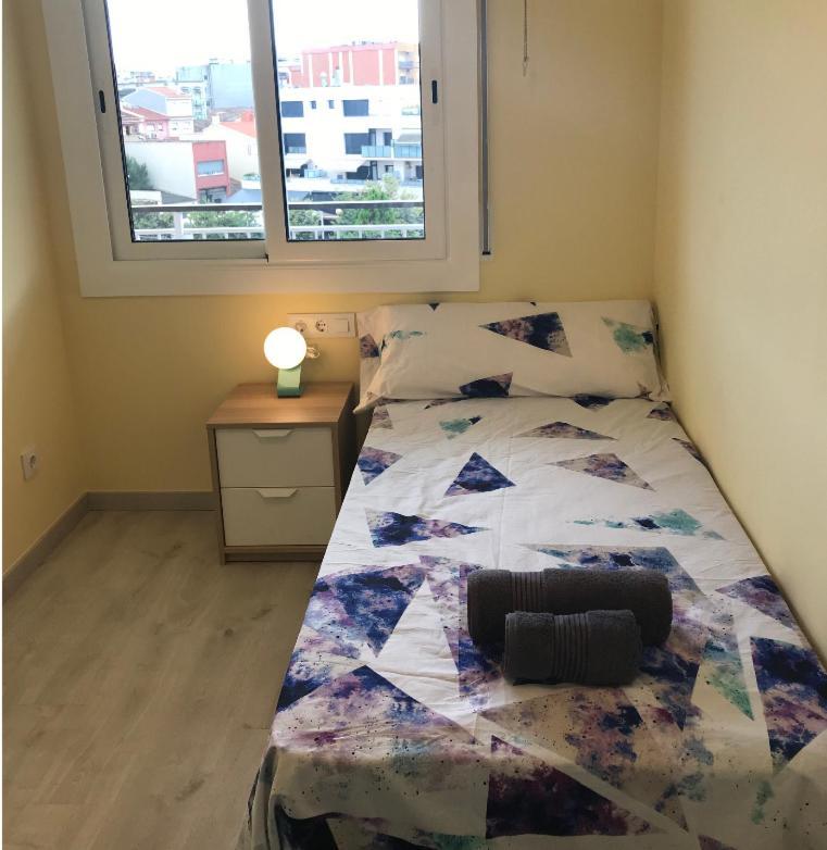 Cerdanyola Centro Apartment เซร์ดันโยลา เดล บาเยส ภายนอก รูปภาพ
