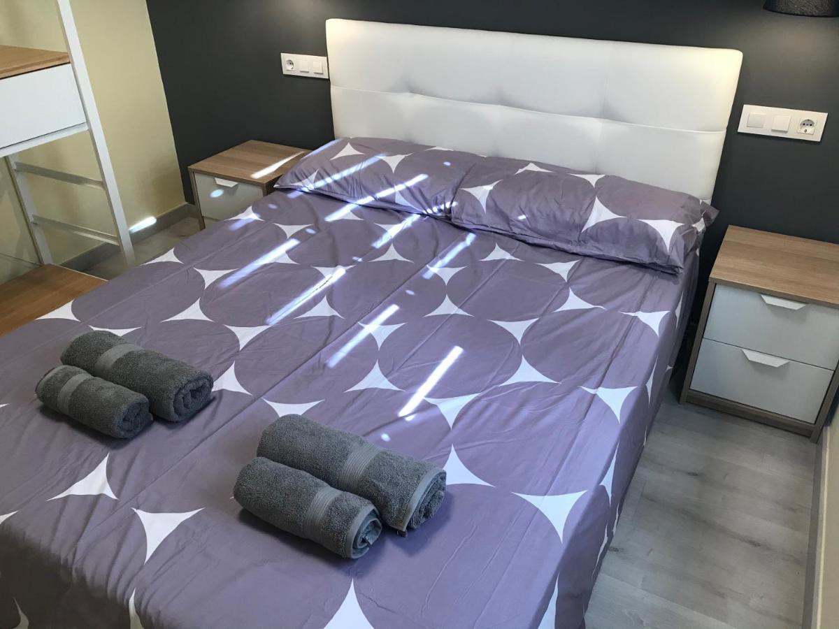 Cerdanyola Centro Apartment เซร์ดันโยลา เดล บาเยส ภายนอก รูปภาพ